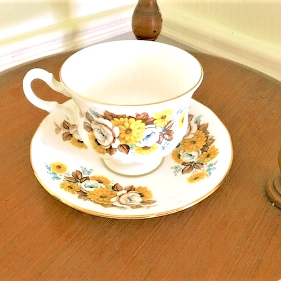 Royal Vale Fine China Tea Cup/Saucer - Picture 1 of 3